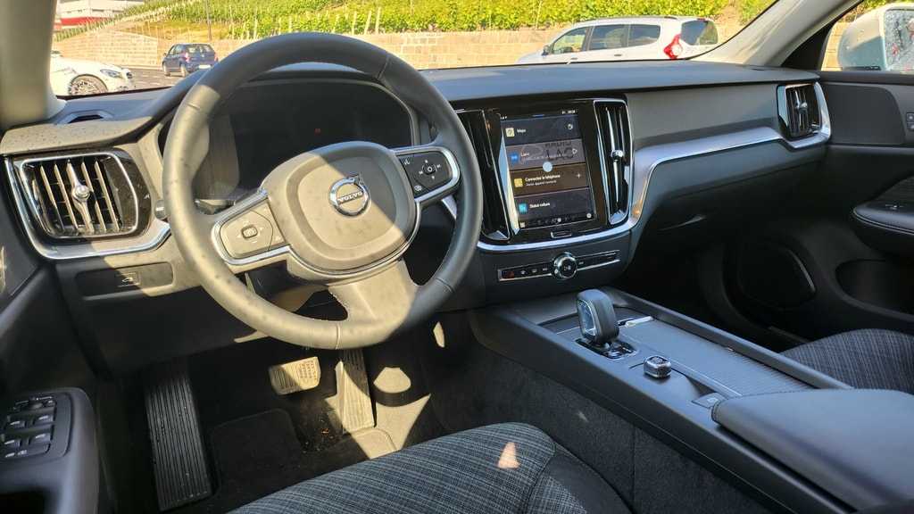 Volvo  B3 Benzin Mild Hybrid Momentum Light Geartronic